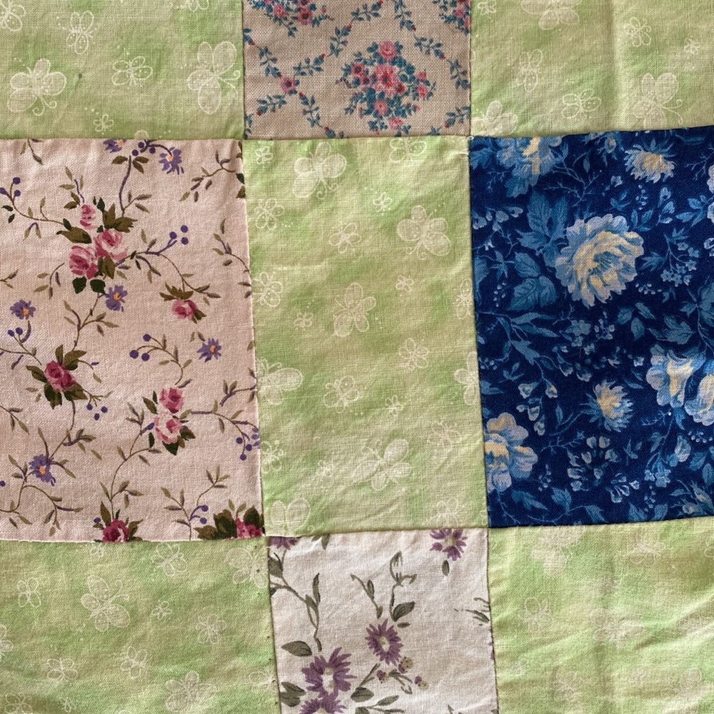 Beautiful light green quilt TOP - hand made - Picture 9 of 10